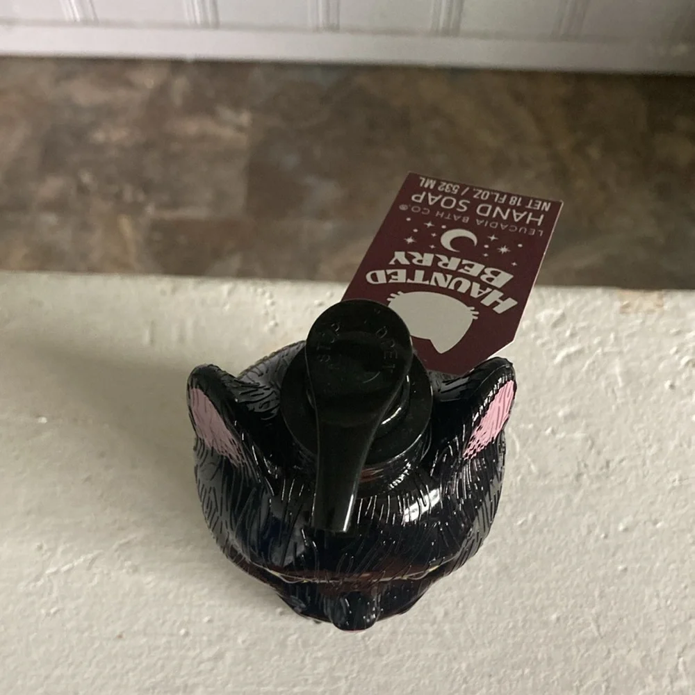 Brand NWT- 18oz- Large Black Cat 🐈‍⬛ Bottle- Haunted Berry Scented Hand Soap